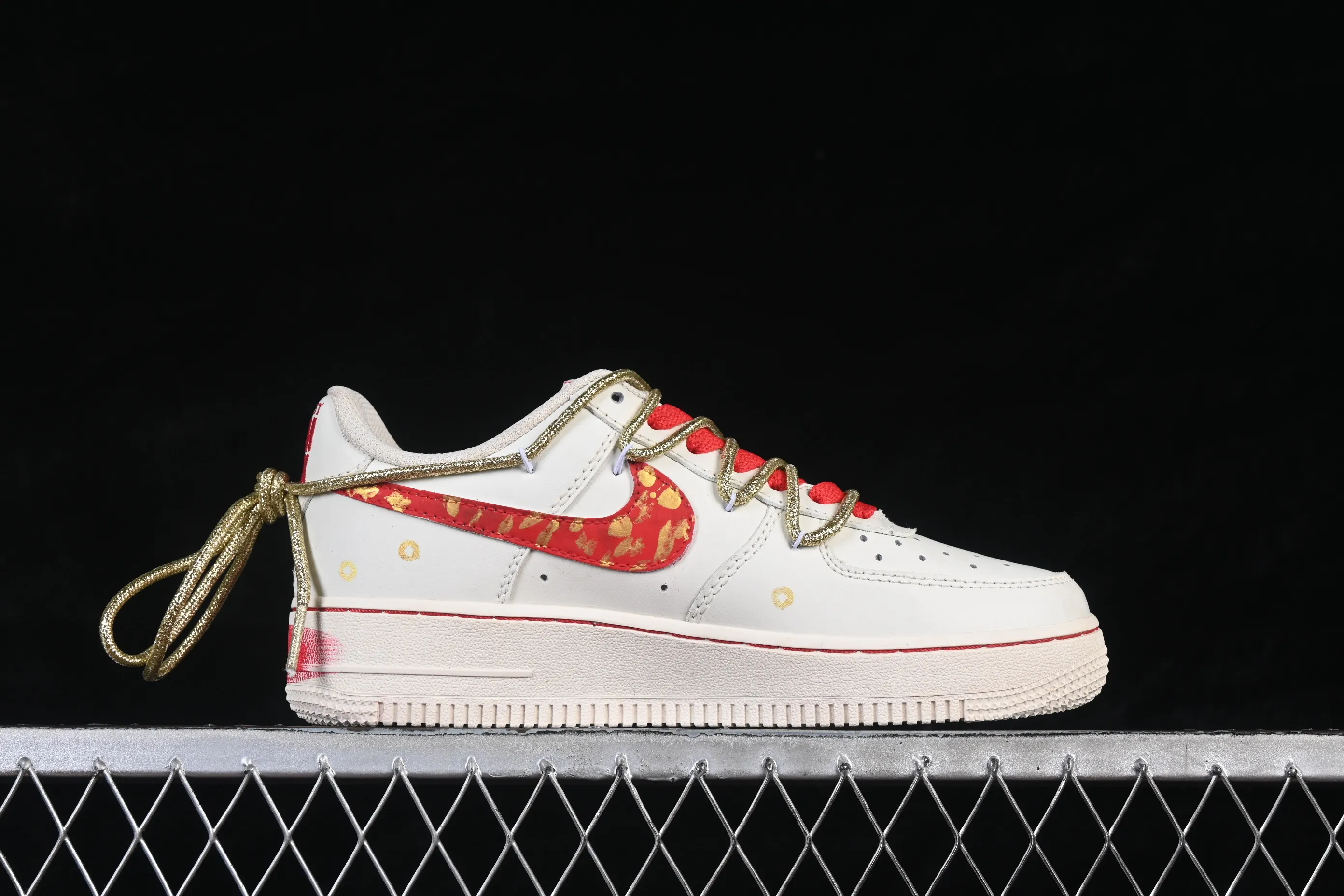All categories Nk Air Force 1 Air Force series Nk Air Force 1 Low Air Force low-top Nike Air Force 1'07 Low "Lucky Steed Traces" Hand-painted graffiti Year of the Horse limited edition Red gold rima Air Force 1 low-top casual sneakers SD2023-402